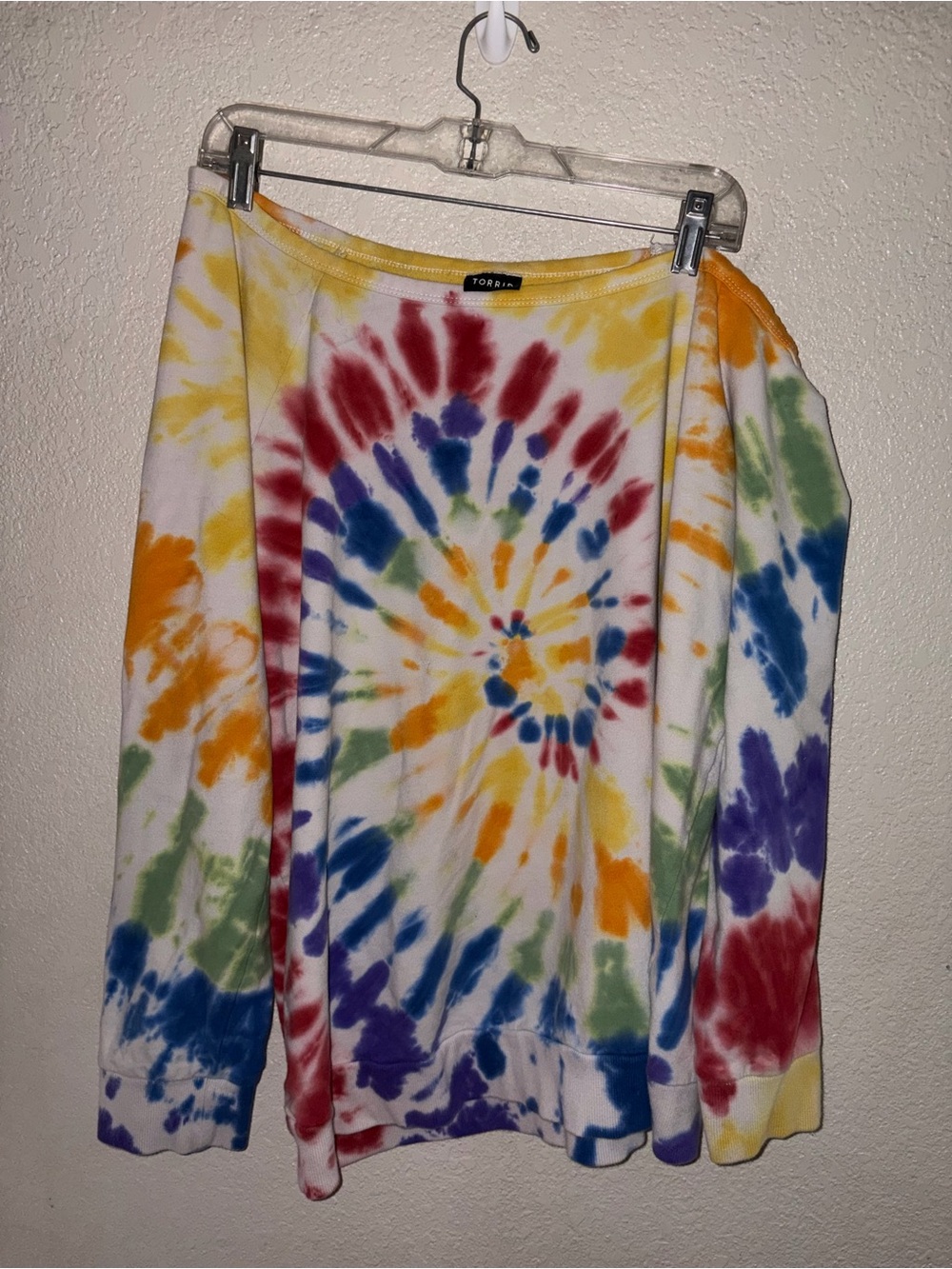 🌈EUC Torrid "Rainbow🌈Tie-Dye Off-The-Shoulder Sweatshirt” White🤍 Sz 2•2X|18-20 - Picture 4 of 12
